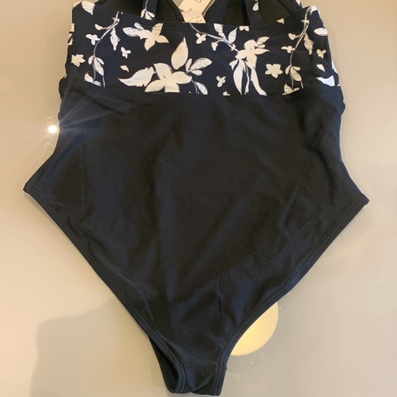 Glowbeam 1 Piece Ruched Black and White Swimsuit Size 1X Tummy Control NWT - Picture 7 of 15